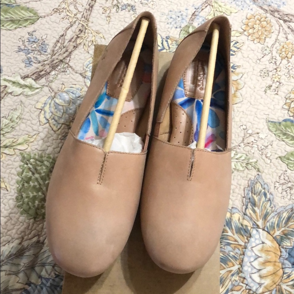 Size 9 Born Slide Ons Light Pink